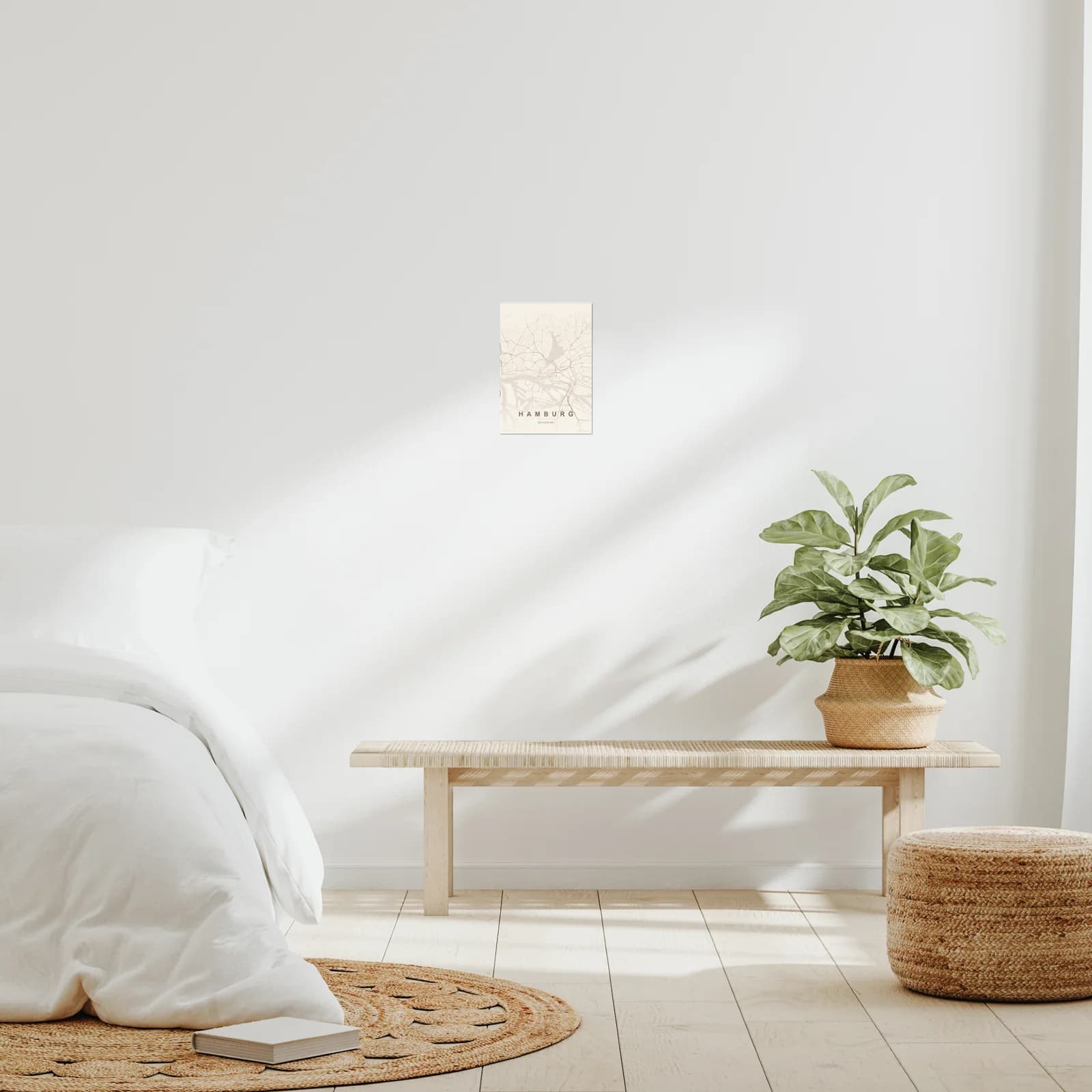 Kleines personalisiertes Kartenposter von Mapelina als ruhige Wanddekoration im Schlafzimmer